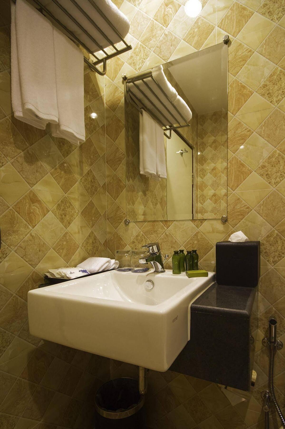 Holly Hotel Myanmar يانغون المظهر الخارجي الصورة